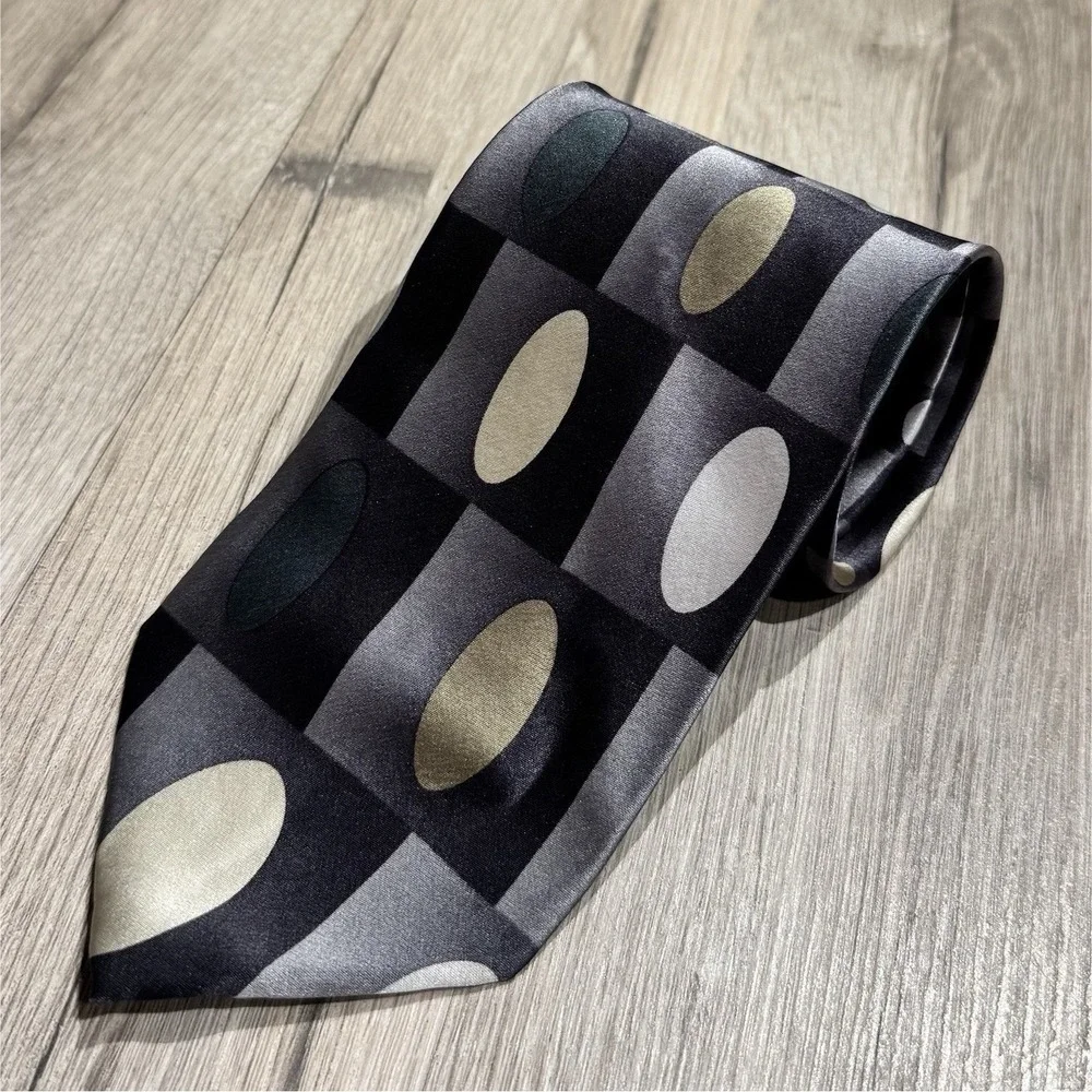 Jimmy V 100% Silk Gray/Black Geometric Abstract Woven Logo Men's Tie